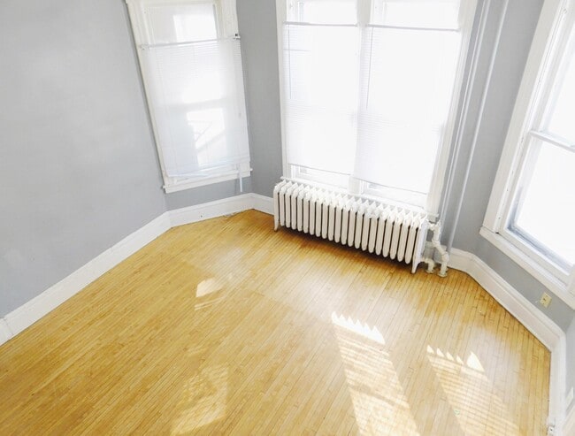 Foto del edificio - 134 Cook Ave E