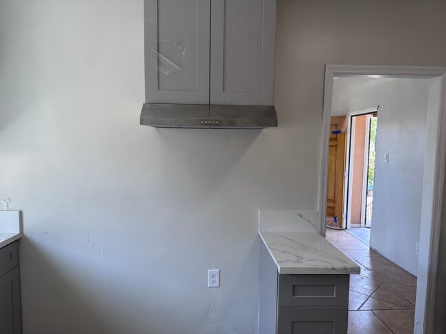 Building Photo - 1012 N Ditman Ave