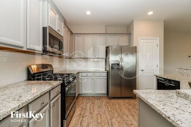 Building Photo - 770 Redbud Ln