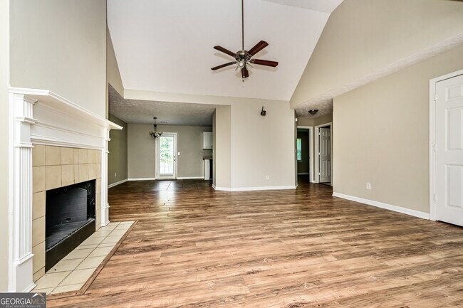 Foto del edificio - 105 Falcon Ridge Dr