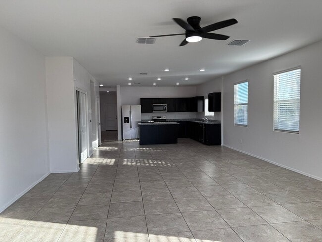 Building Photo - 1086 W Avalon Canyon Dr