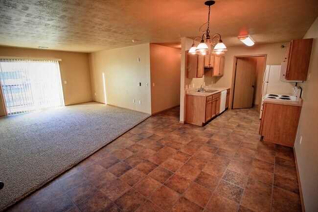 Building Photo - 4520 E 53rd St