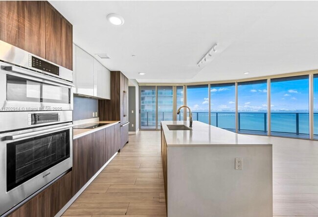 Foto del edificio - 488 NE 18th St