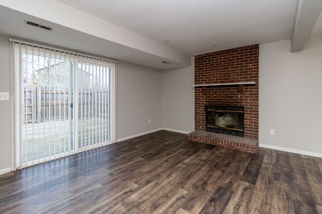 Foto del edificio - Beautiful Colonial Style Contemporary Home in South Columbia!