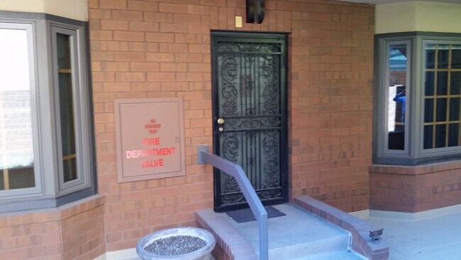 Front door with front patio - 1512 Larimer St