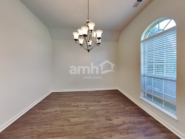 Foto del edificio - 8014 New Castle Cv