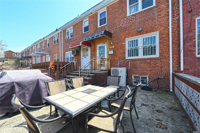 Building Photo - bedroom in Queens NY 11367