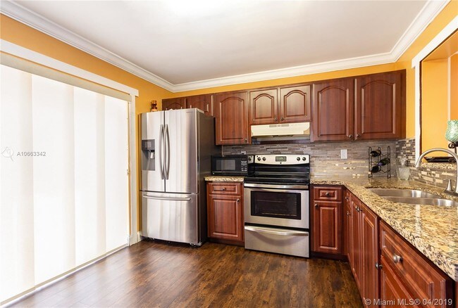 Building Photo - 5801 Woodland Point Dr