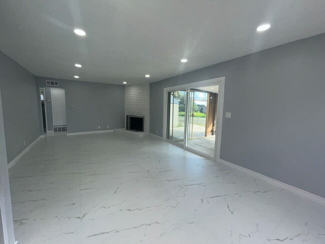 Building Photo - Spacious 3-Bedroom Home for Rent – Westminster