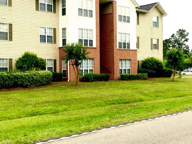 Building Photo - 330 Commonwealth Cir