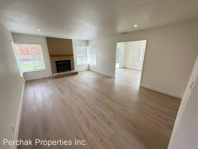 Foto del edificio - 4 br, 2 bath House - 49 San Carlos Ct.