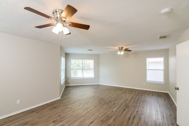Foto del edificio - 438 Wiggins Creek
