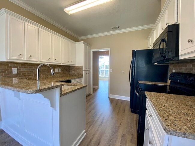 Building Photo - 4858 Somerset Dr