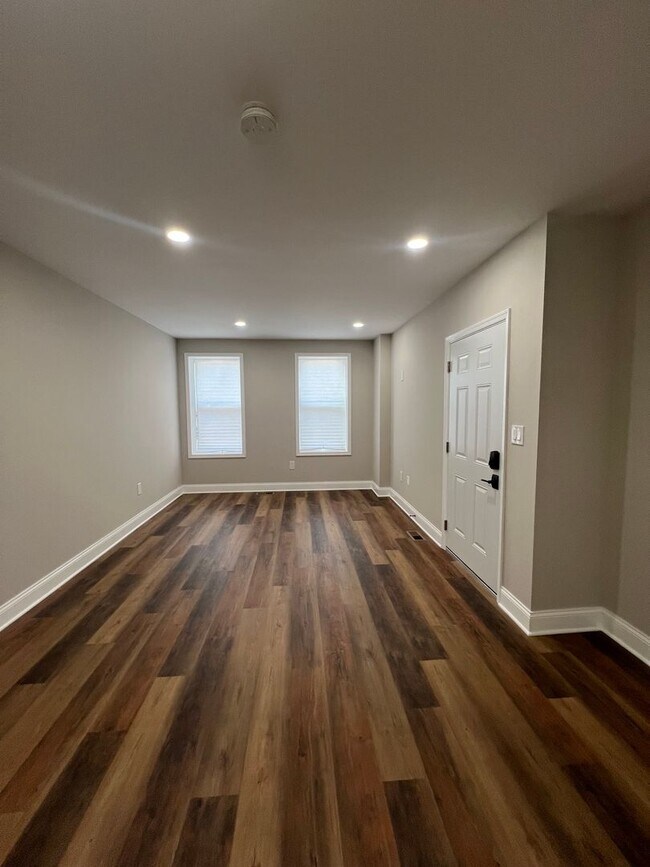 Foto del edificio - 615 N Calhoun St