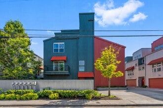 Building Photo - 3012 Commerce St