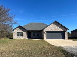Building Photo - 395 Western Hills Dr
