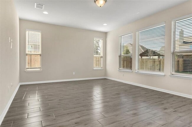 Foto del edificio - 704 Olive Creek Dr