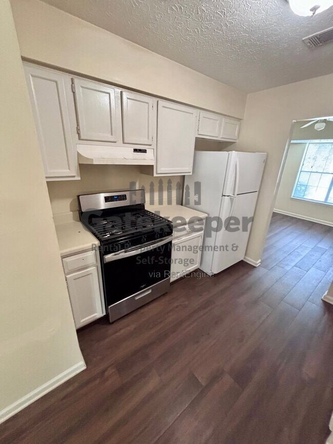 Building Photo - 145 Fieldstone Dr