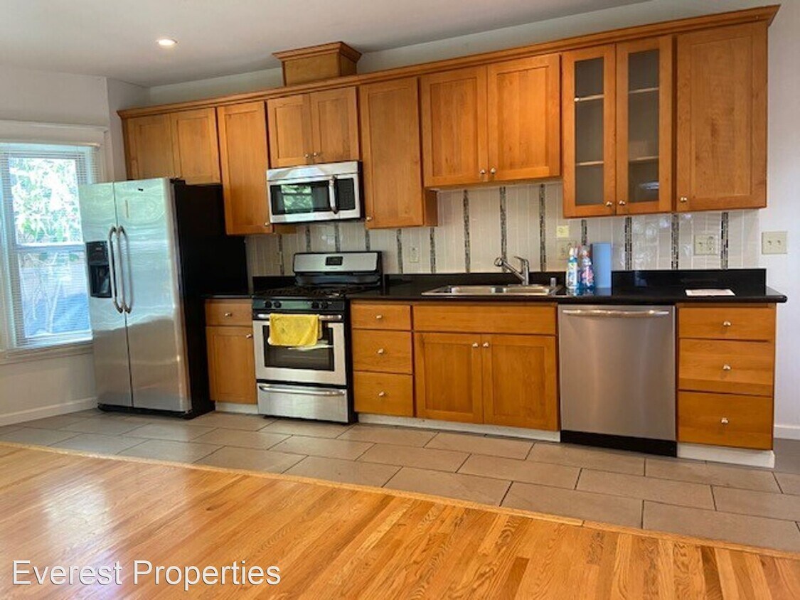 Primary Photo - 6 br, 2 bath House - 2432 Milvia St.