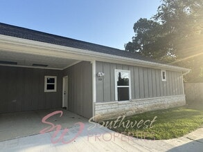 Building Photo - 1431 W Ash St