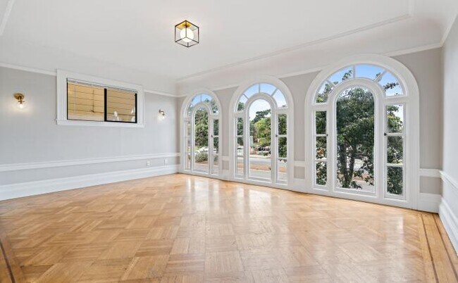 Building Photo - 2 bedroom in San Francisco CA 94118