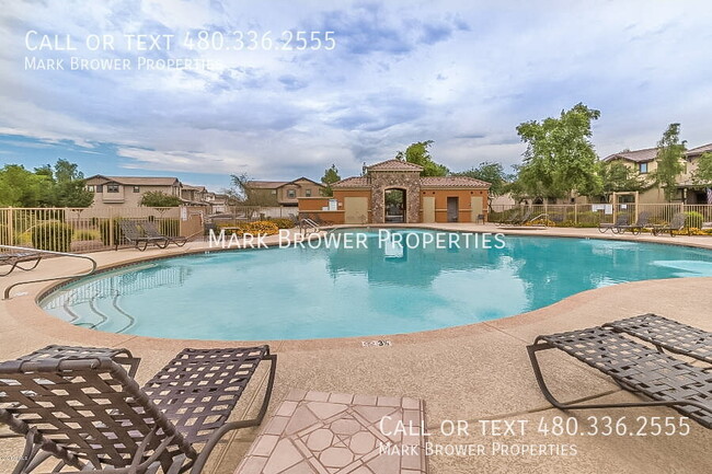 Building Photo - 1073 S Hawk Ln
