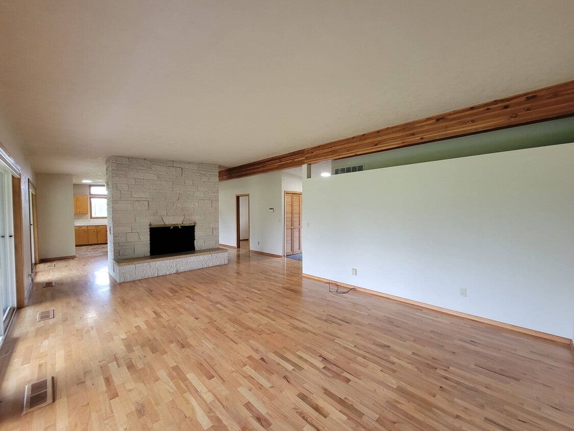 Primary Photo - 305 N Quincy Pl