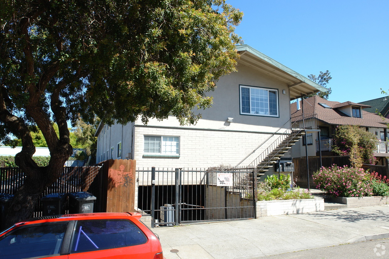 Building Photo - 2119 Russell St