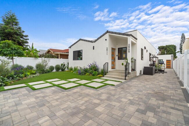 Building Photo - 2911 S Rimpau Blvd