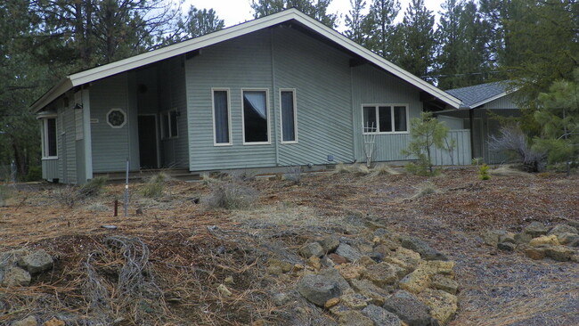 Building Photo - DRW!  2 Bdrm, 2 Bath, Woodstove, Washer/Dr...