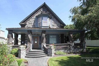 Building Photo - 1309 10th Ave