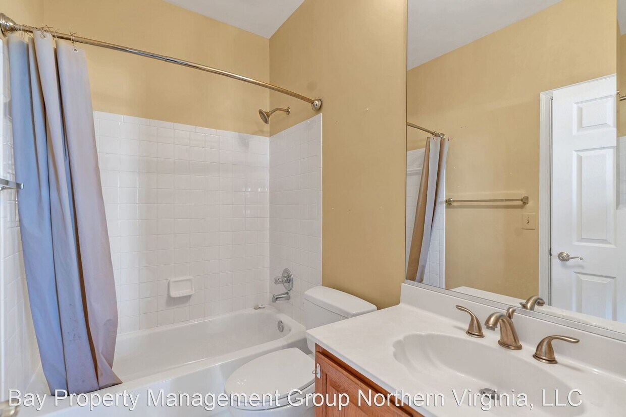 Foto principal - 2 br, 2.5 bath House - 7037 HAYCOCK RD #E