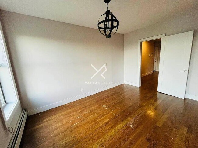Foto del edificio - 3 bedroom in Brooklyn NY 11233