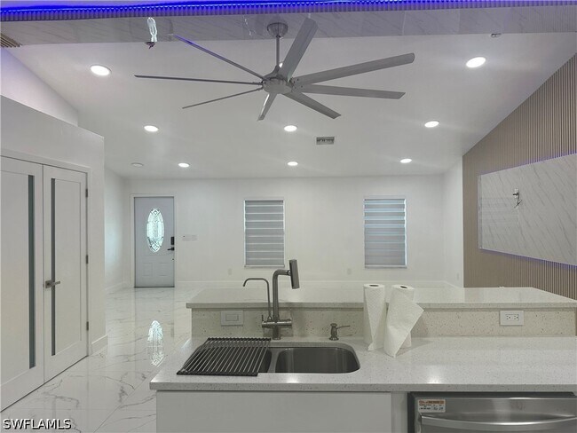 Foto del edificio - 3417 31st St W