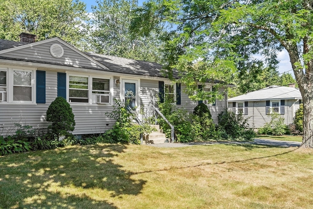 Primary Photo - 9 Neillian St