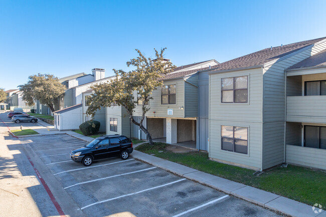 Building Photo - Park Oaks Apartments