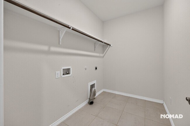 Foto del edificio - 7225 Raynor Pl