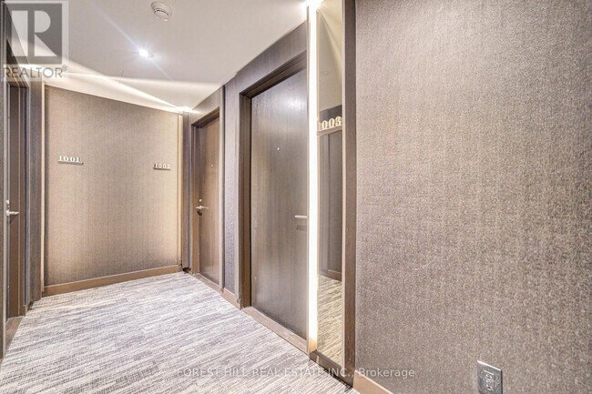 Photo du bâtiment - 11 Yorkville Ave