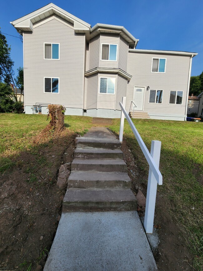 24 Grant St Unit 1, Meriden, CT 06450 Apartments 24 Grant St Meriden