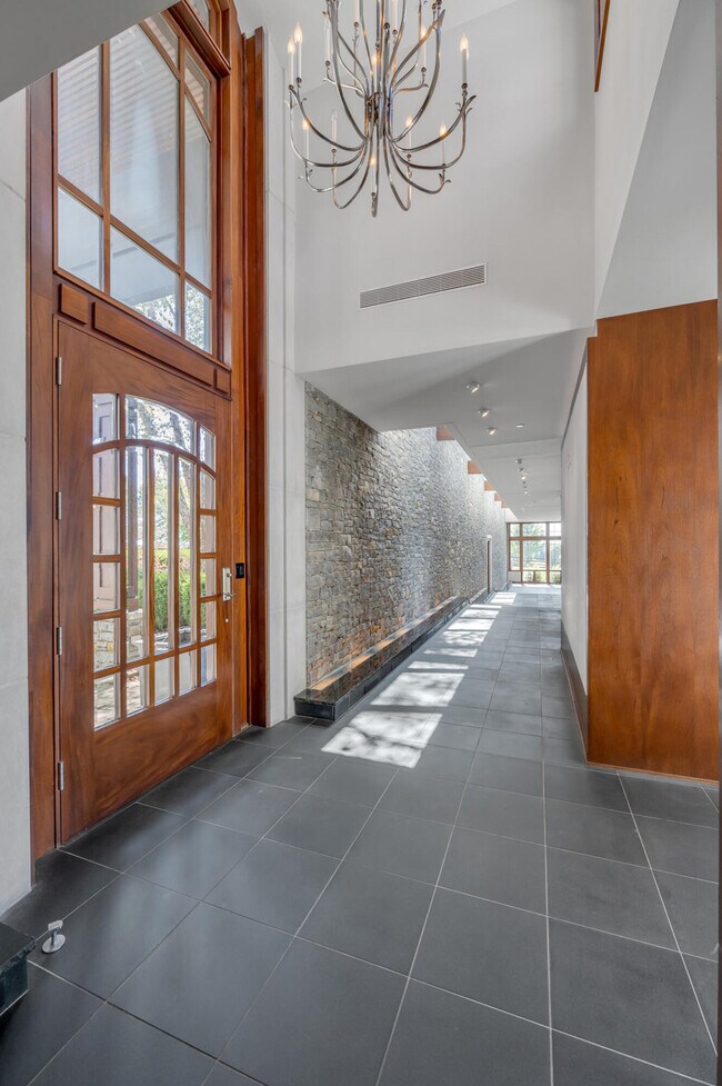 Foto del edificio - 825 Steele Rd