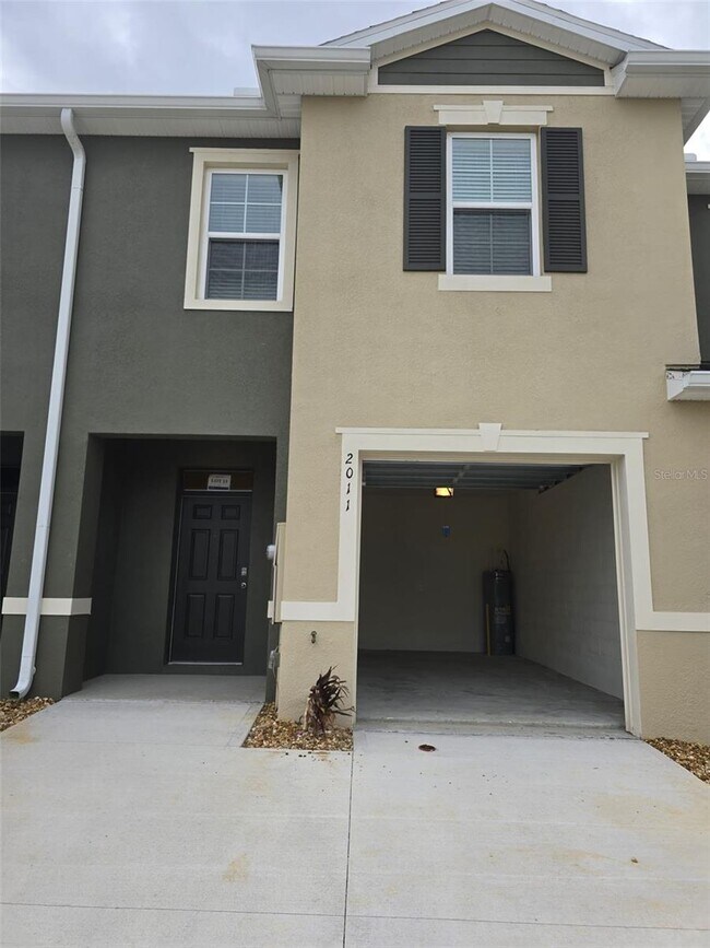 Building Photo - 2011 Monteverde Ave