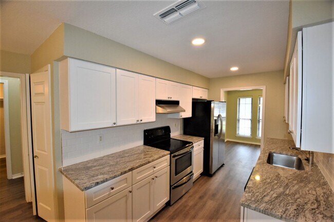 Building Photo - 308 La Quinta Cir N
