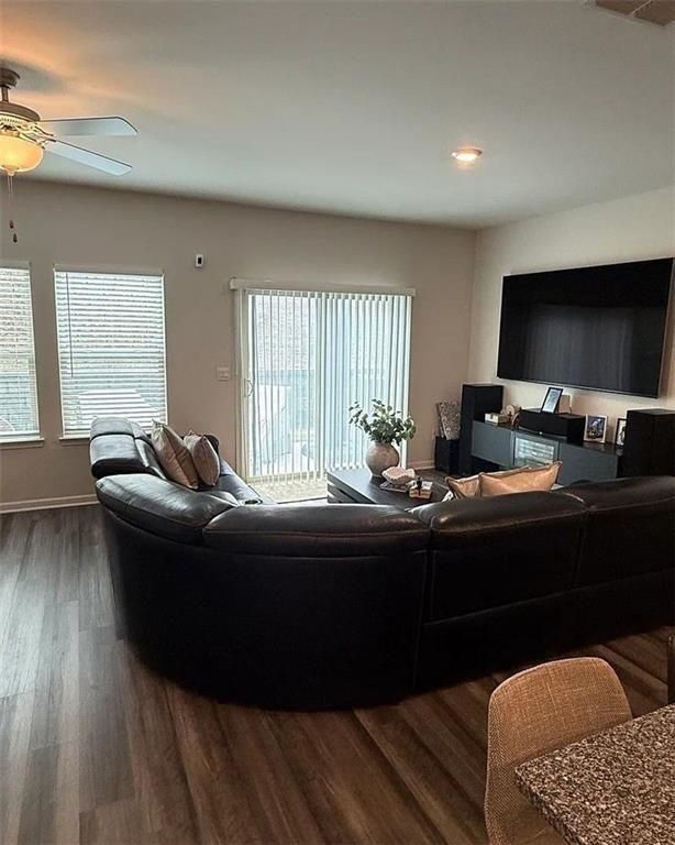 Foto del edificio - 5542 Plain Field Ln