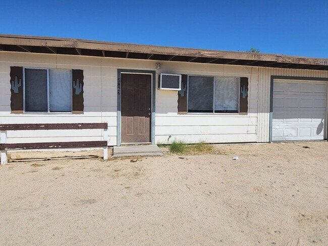Building Photo - Ocotillo Ave Apt 5826-5828