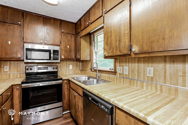 Building Photo - 4590 Ridgeview Dr