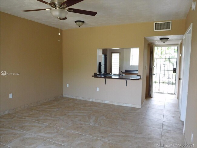 Foto del edificio - 2800 NE 203rd St