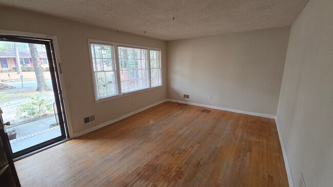 Building Photo - Southeast Columbia