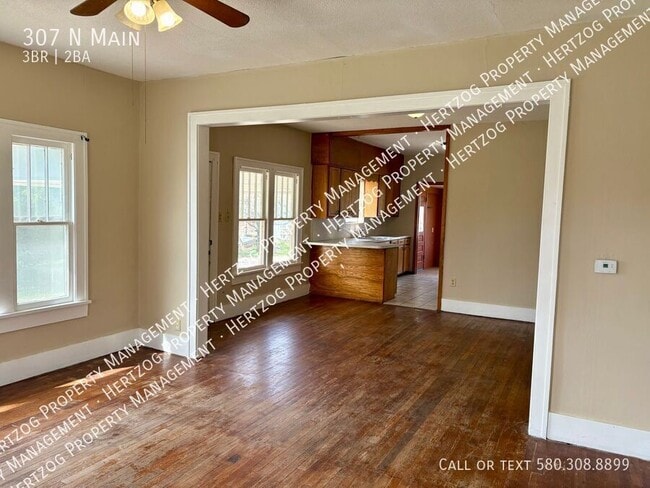 Building Photo - 307 N Main-