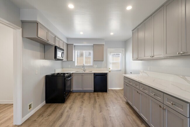 Building Photo - 2516 Voorhees Ave