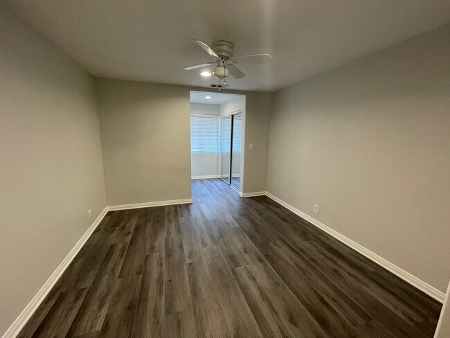 Foto del edificio - 15235 Chatsworth St